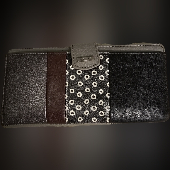 Grey and Black Relic Wallet.  Zip on back - Picture 1 of 5